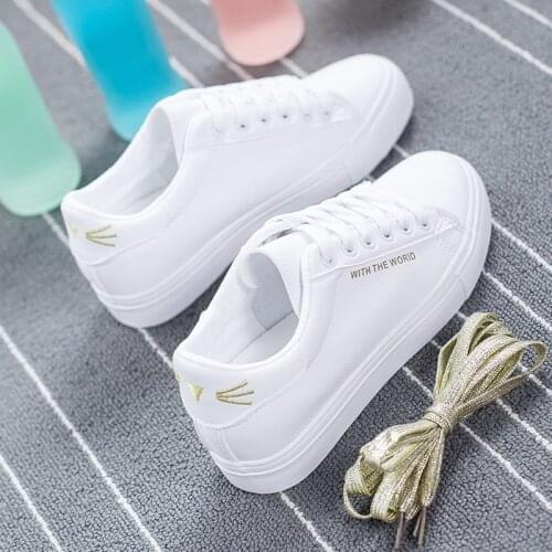New Spring Women Casual Shoes Casual Leather Shoes Woman Students Walking Shoes Fashion Lace-Up White Breathable Women Sneakers