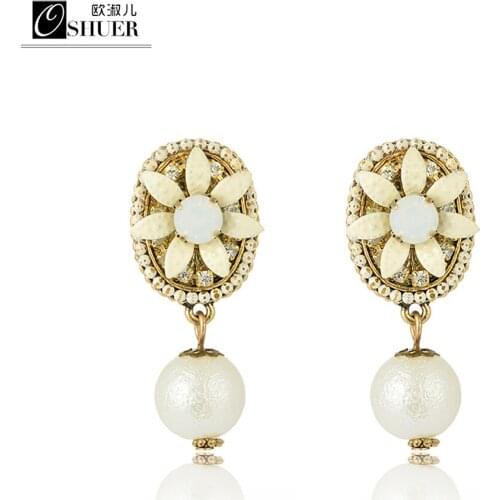 New Fashion vintage gold and big pearl fashion stud earrings for women wholesale charms