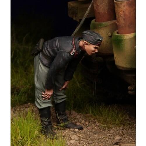 1/35 Scale Resin Figures Model Kit Panzer Crew, Kursk 1943 1 figures GK165 Unassembled unpainted