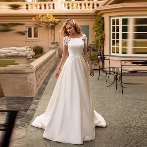 2020 On Sale Charming A Line Long Sleeve Wedding Gowns for Bride Lace Bateau Neck Applique Bridal Wedding Dresses Illusion Back