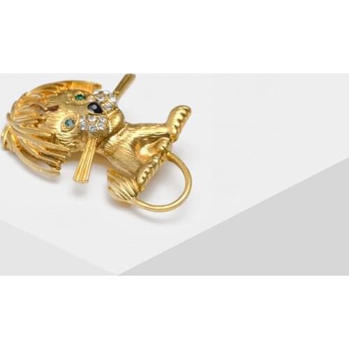 Amorita boutique design Golden lion brooches