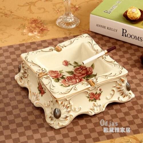 Large European luxury ivory porcelain ceramic ashtray gilt furnishings upscale living room home decorations ornaments