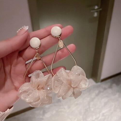 2021 New Contracted Hyperbole Style Elegant Drop Earrings Fashion Joker Geometric Sweet Flowers Modelling Women Earrings Jewelry