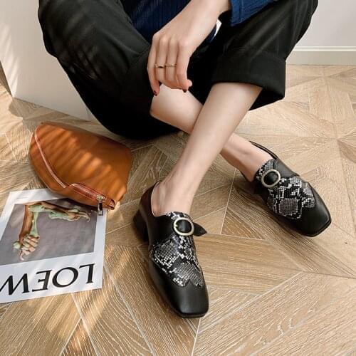 Womens casual shoes one foot flat heel shoes lazy shoes British wild snakeskin small shoes Square Head versatile simple sexy