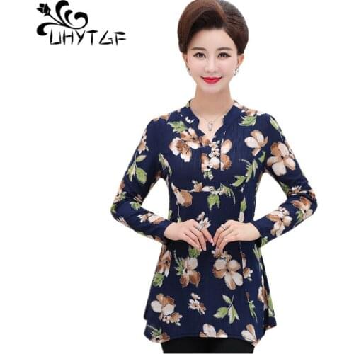 UHYTGF Autumn t shirt women fashion printing Single-breasted elegant top female V-neck pullover loose 5XL Plus Size T-shirt 1354