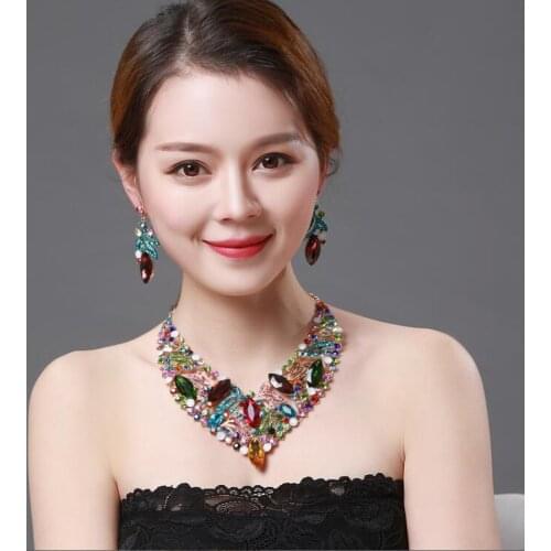 Europe and the United States Crystal Necklace girl clavicle exaggerated luxury Korean version of fashion ornaments Retro Europe