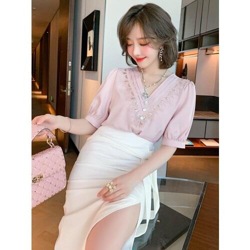 Small simple pure color three-dimensional compressive fold lace summer new V - neck shirt