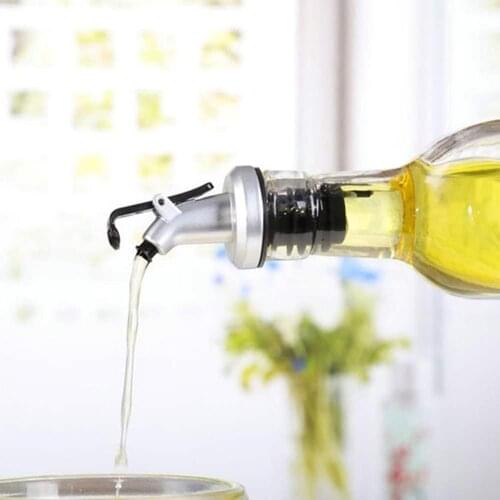 New Olive Oil Sprayer Liquor Dispenser Wine Pourers Flip Bottle Silicone Cap Stopper Soy Source Tap Tool Bar Kitchen Accessories
