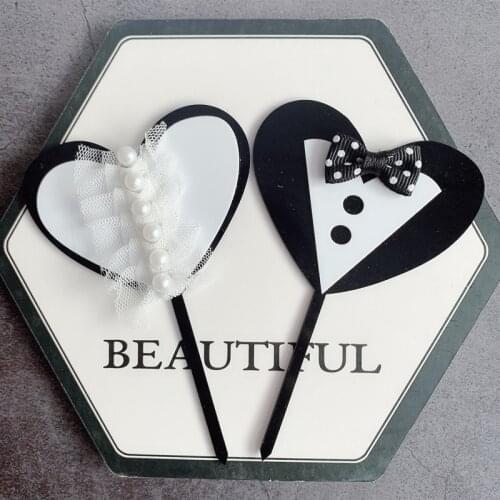 2019 New Wedding Acrylic Cake Topper Bride and Groom Dress Cute Butterfly Cupcake Topper For Party Wedding Cake Decorations