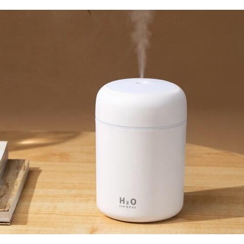 Mini office desktop home mute dazzle lights car aromatherapy air purification spray USB humidifier J03