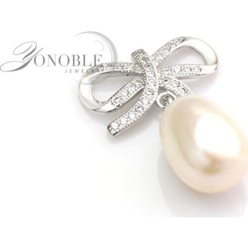 Pendant bow with pearl