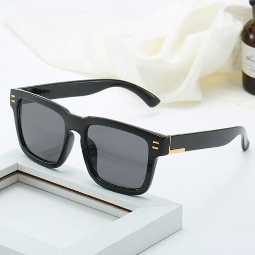2010 NEW Fashion Classic Square Sunglasses Retro Brand Design Men Rivet Sun Glasses Vintage Goggles Women UV400 Driving Eyewear