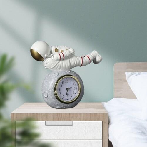 Astronaut Statue Alarm Clock Battery Power Office Home Desktop Alarm Clock Watch Resin Modern Sculpture Desk Ornaments