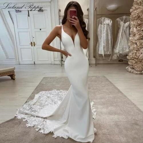 Lceland Poppy Womens V Neck Mermaid Satin Wedding Dress Sleeveless Floor Length Bridal Gowns Vestido de Noiva with Appliques