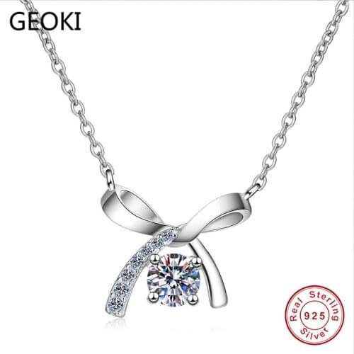 Geoki 925 Sterling Silver 0.5 ct D Color Perfect Cut Moissanite Romantic Bowknot Pendant Necklace Passed Diamond Test Jewelry