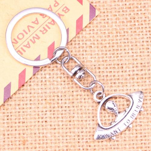 New Fashion Keychain 23*30 mm alien ET believe spaceship Pendants DIY Men Jewelry Car Key Chain Souvenir For Gift