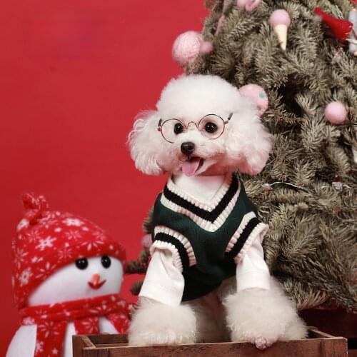 Pet clothes autumn winter vest warm knitted cotton vest college style V-neck vest JK art dog clothes fashion christmas sweater