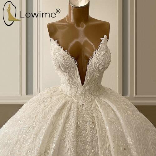 Dubai Ivory Lace Wedding Dresses Sexy Deep V Neck Puffy Ball Gown Pearls Bridal Gowns Vestido De Novias