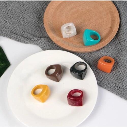 Vintage Geometric Personality Design Black Resin Big Beautiful Rings for Women Fashion Jewelry Simple Ring for Girls Accessories