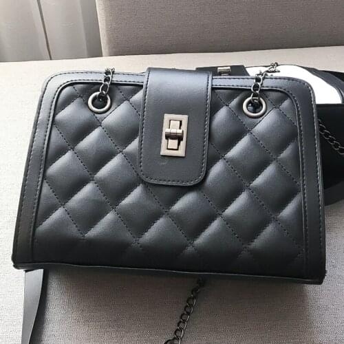 Fashion womens shoulder bag large capacity metal chain shoulder strap Messenger bag ladies handbag 2019 new girl bag discount