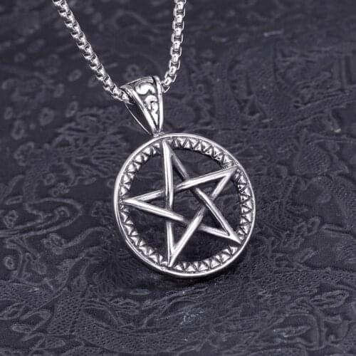 New Popular Hollow Five-Pointed Star Pendant Necklace Fashion Retro Hip-Hop Personality Round Simple Wild Party Gift Jewelry