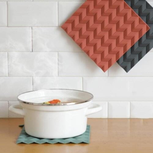 Convenient Practical Multifunctional Square Non-slip Hanging Heat Insulation Thick Silicone Table Pan Pot Mat Holder Stylish