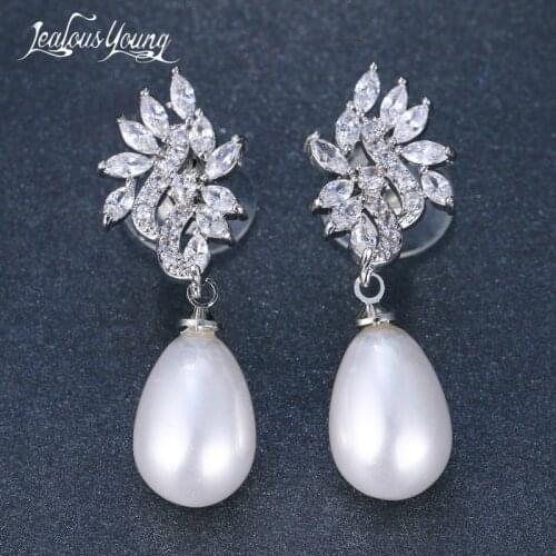 2020 New Oval Simulated Pearl Earrings For Women CZ Stone Drop Earrrings Leaf Bride Earrings Fashion Jewelry Brincos AE557