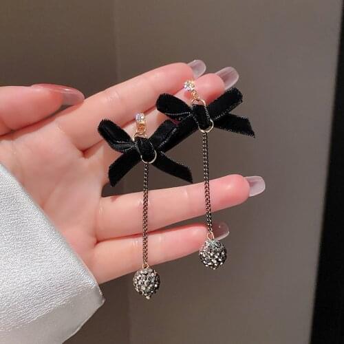Fashion simple black bow earrings elegant personality round ball pendants retro geometric earrings trendy wedding accessories