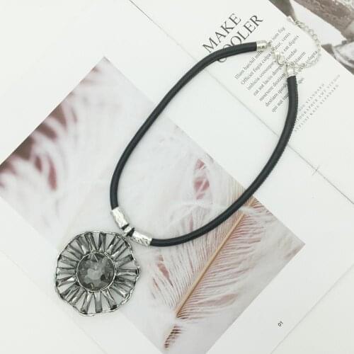 2019 New Crystal Fashion Pendant Necklace Womens Vintage Geometric Jewelry Accessories Popular Bohemia Style Necklace