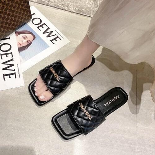 Summer All-match New Non-slip Small Fragrant Sandals and Slippers Female Flat-bottomed Diamond Slippers Large Size Women Shoes