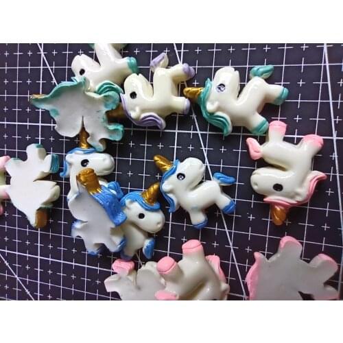 1pcs/lot Resin flat back Fart unicorn horse 26mm Ornaments Micro landscape Ornaments Creative Home Gardening Decorations