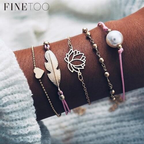 Boho Pearl Heart Feather Flower Bracelets for Women 5PCS/Set Fashion Layered Bracelet Set Stacking Chain Bracelet