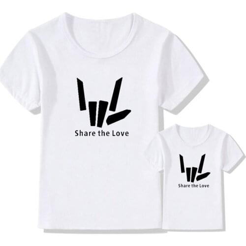 Share The Love Print 2020 New Fashion Family Tees Family Look Short Sleeves Shirt Mom Dad And Me Matching Soft Tops Tshirt 1pc