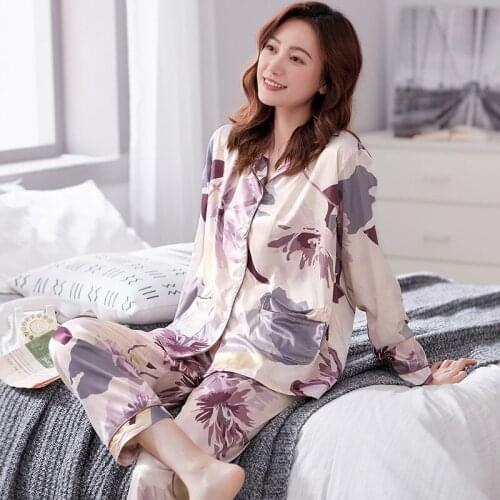 Autumn and Winter New Ice Silk Womens Pajamas, Long-sleeved Imitation Silk Plus Size Home Wear, Classic Fashion Floral Pajamas