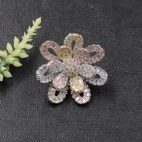 Vanifin Fashion Jewelry Winter Hollow Delicate Flower Brooch Pin for Girls Woman Banquet Daily Micro Paved Zircon Popular Gifts