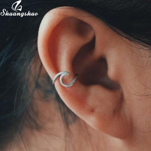 Yiustar Fashion Fake Conch Piercing Ear Climbers Earrings for Women Cute Sea Stud Earing Boho Twisted Ear Cuff Pendientes