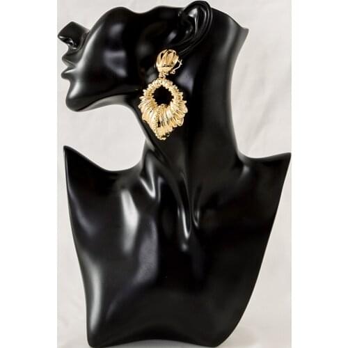 High Quality Exquisite Style Leaf Shaped Golden Color Copper Women Earrings 2021 New Party Wedding Attendance Design