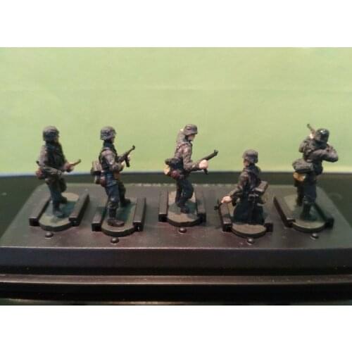 1/72 WWII German 5-man Team Painted Finished Soldier Figure Model Tank Scene Accessories Military Sand Table Micro Landscape