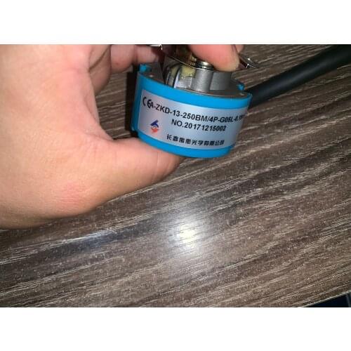 Changchun Yu Heng optical encoder A-ZKD-13-250BM / 4P-G05L-0.19M servo motor encoder new original