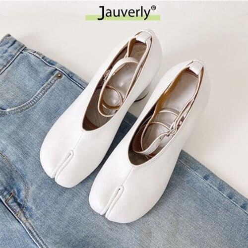 Brand Designer Womens Shoes2021 Vintage Spring Autumn Fashion Slipt Toe Women Pumps Chunky Round Strap Buckle Red Leather Pumps