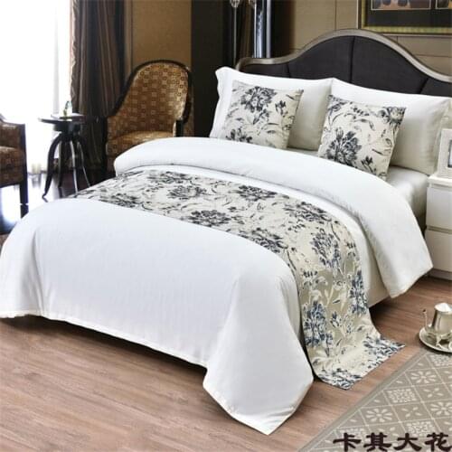 Large Khaki flowers Bed Table Runner Nordic countryside Style Small Plum Blossom Bed Flag Hotel Bedding Decor for Home Wedding