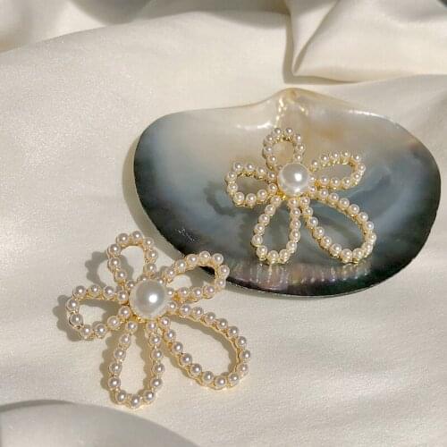 2021 New Fashion Simulation Pearl Flowers Stud Earrings For Women Gold Color Elegant Retro Girls Jewelry Pendientes Accessories