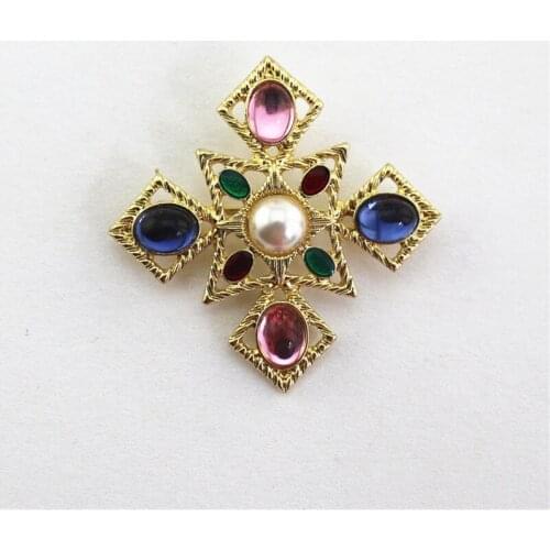 New European and American retro style engraved resin cross fashion personality brooch female