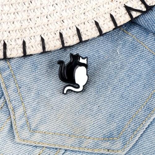 Black White Cats Animal Enamel Pin Cute Cartoon Kitten Cat Hugging Kids Brooch Jacket Denim Lapel Badge Jewelry Friends Gifts