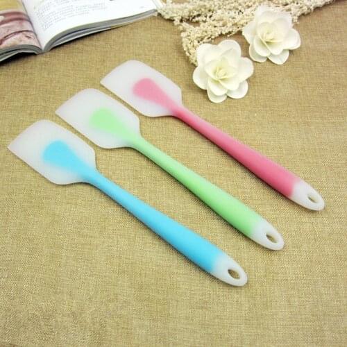 One-piece silicone drawknife baking tools European standard integrated silicone scraper blade spatula resistant cream cake