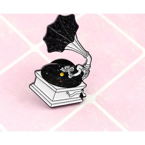 Creative Design Brooch Star Galaxy Phonograph CD Music Player Planetary Astronaut Grammy Fashion Jewelry Enamel Pin