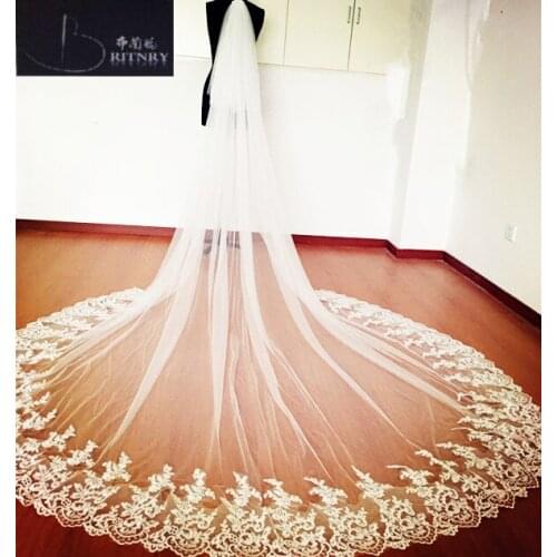 BRITNRY Beautiful Ivory Wedding Veil with Comb 3M Full Edge with Lace Bridal Veil Wedding Accessories Bride Mantilla Long Veil