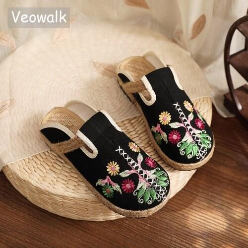Veowalk Retro Bohemian Summer Women Linen Canvas Embroidered Flat Mules Ladies Comfortable Close Toe Slippers Espadrilles Shoes