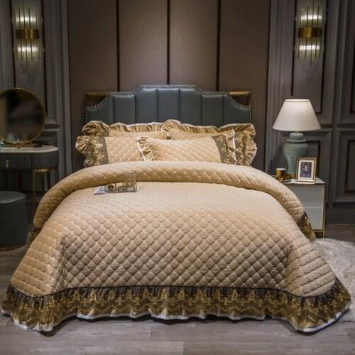 Luxury Crystal Velvet Flannel Fleece Quilted Gold Lace Queen King Bedspread Bed Cover Bed Sheet Mattress cover Pillowcases 3pcs
