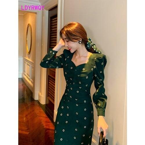 Dark green corduroy dress female waist slimming 2021 autumn and winter new temperament slim hip bag
